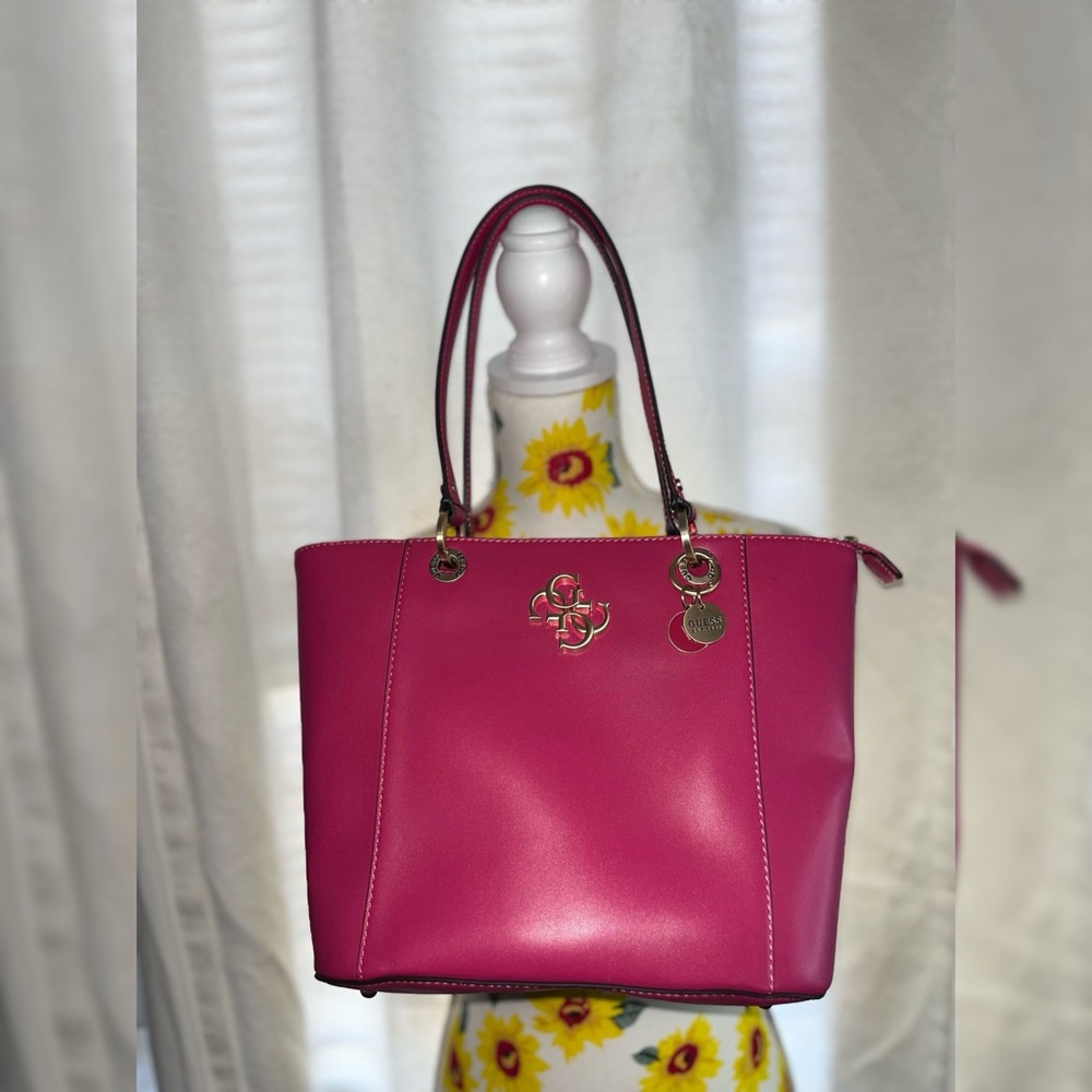 PINK GUESS BAG.